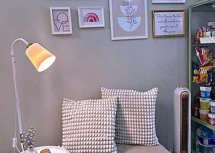 Cozypura Staycation Near Moa, Airport , With Free Fast Wifi, Netflix And Pay Parking