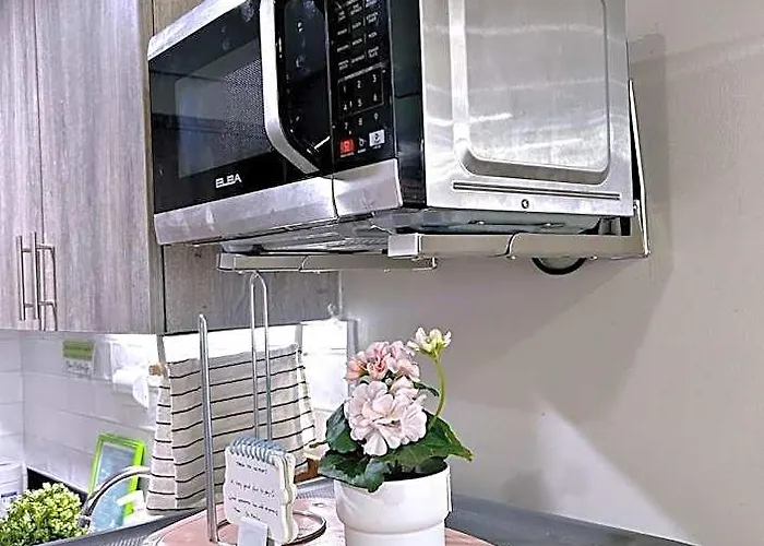 Cozypura Staycation Near Moa, Airport , With Free Fast Wifi, Netflix And Pay Parking