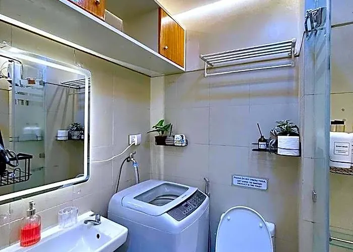 Hotel Cozypura Staycation Near Moa, Airport , With Free Fast Wifi, Netflix And Pay Parking